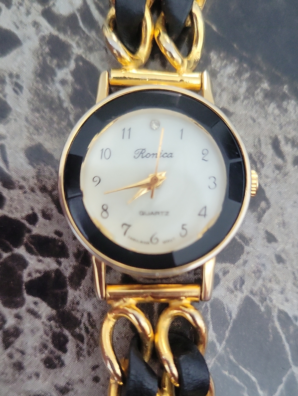 Vintage Ronica 80'sMother Of Pearl Face W/Gold Tone & Black Leather Chain Stap.